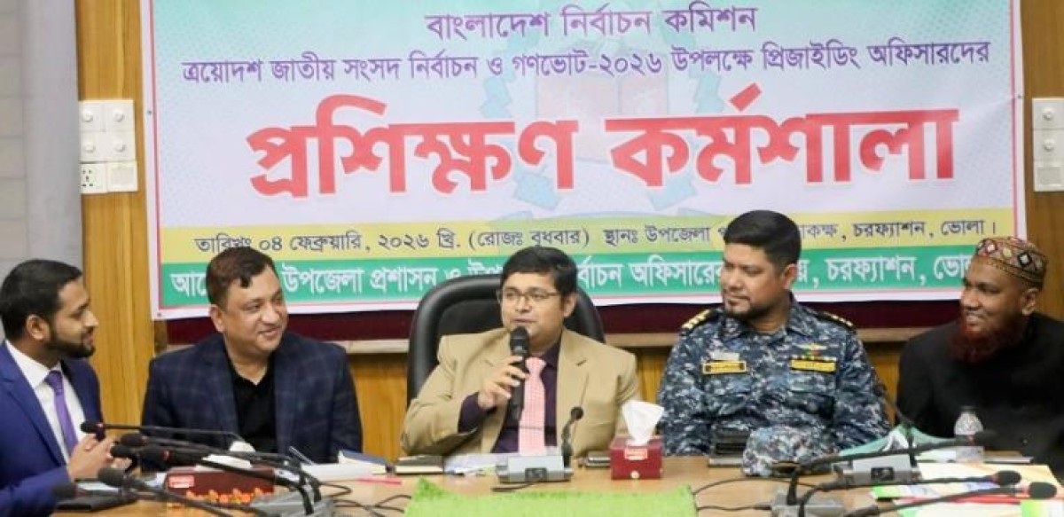 ভোলা-৪ আসনের বিএনপির প্রার্থী জনগণের কাতারে দাঁড়িয়ে ভোটাধিকার প্রয়োগ করেন নুরুল ইসলাম নয়ন