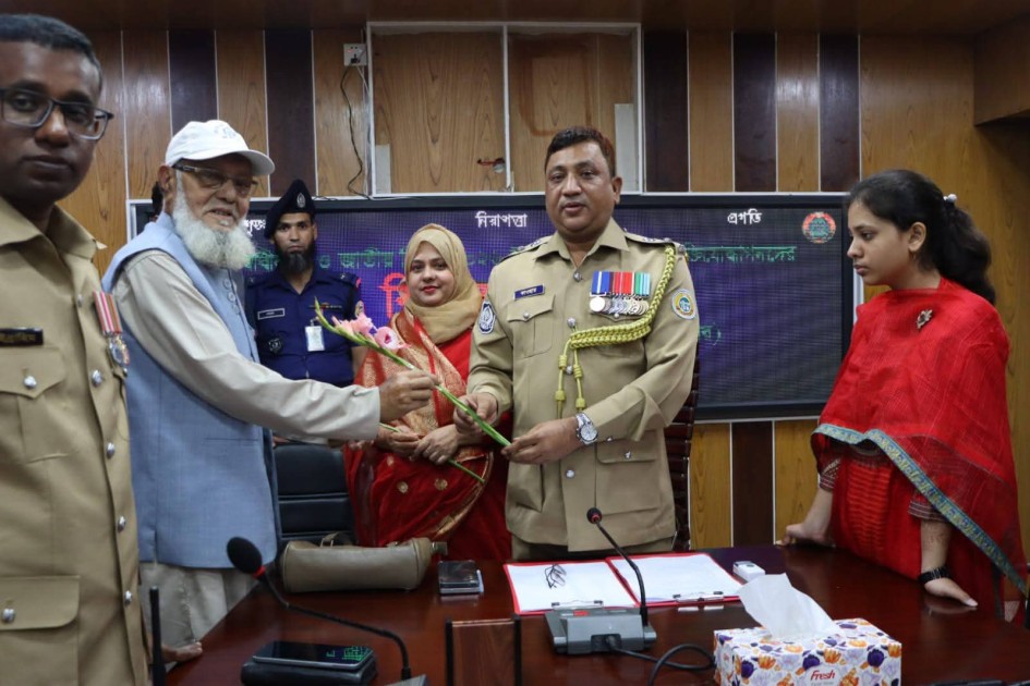 ভোলায় মহান মুক্তিযুদ্ধে অংশগ্রহণকারী বীর মুক্তিযোদ্ধা পুলিশ সদস্যদের জেলা পুলিশের পক্ষ থেকে বিশেষ সংবর্ধনা