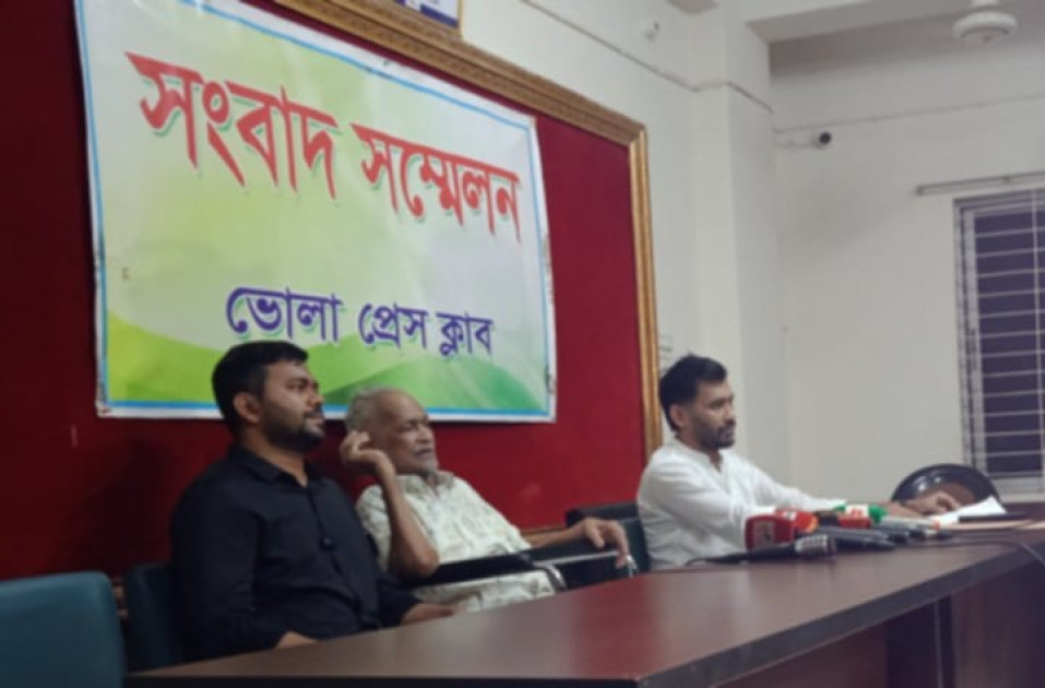 ভোলায় ৯০ বছরের বৃদ্ধ প্রফেসরের সংবাদ সম্মেলন : সন্তানের মিথ্যা মামলা ও নির্যাতন থেকে বাঁচার আকুতি